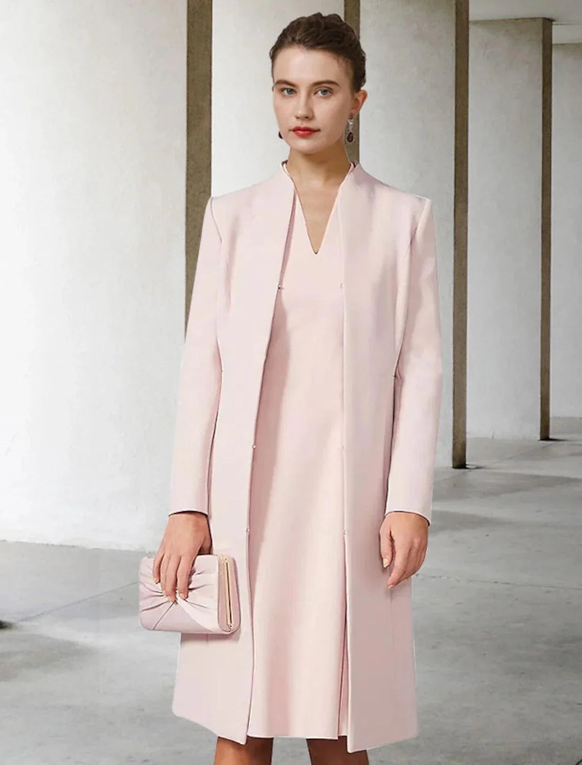 Vestido de mãe da noiva em duas peças, corte A, para convidada de casamento, elegante, decote em V, comprimento até ao joelho, chiffon, manga curta, casaco, cor sólida, outono