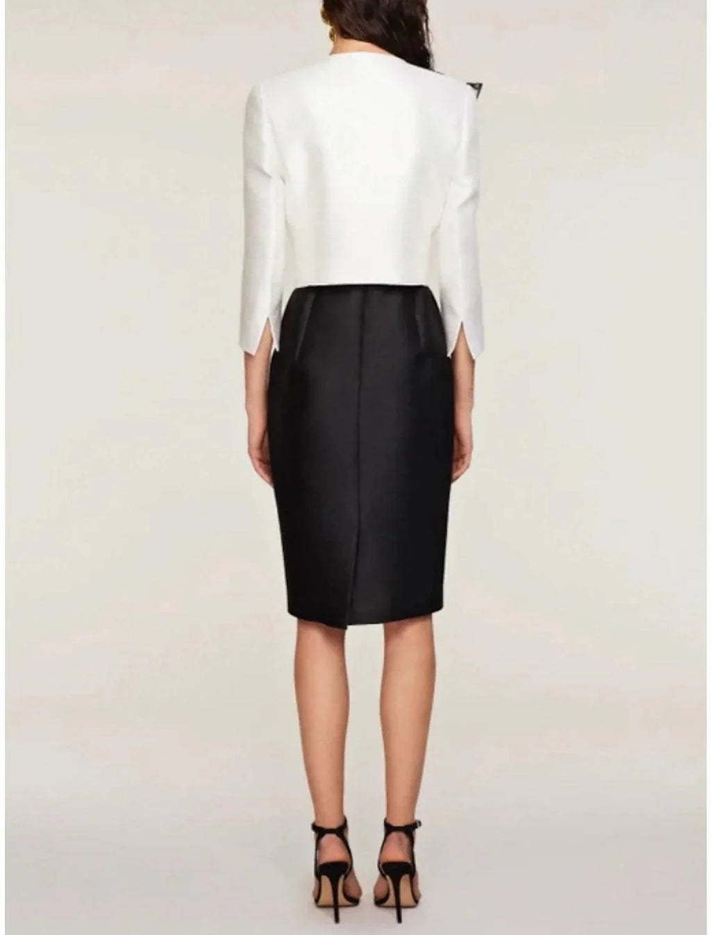 Etuikleid/Säulenkleid für die Mutter der Braut, Hochzeitsgast, elegant, zierlich, Rundhalsausschnitt, knielang, Satin, halbe Ärmel mit Applikationen, geschlitzte Vorderseite, Rüschen