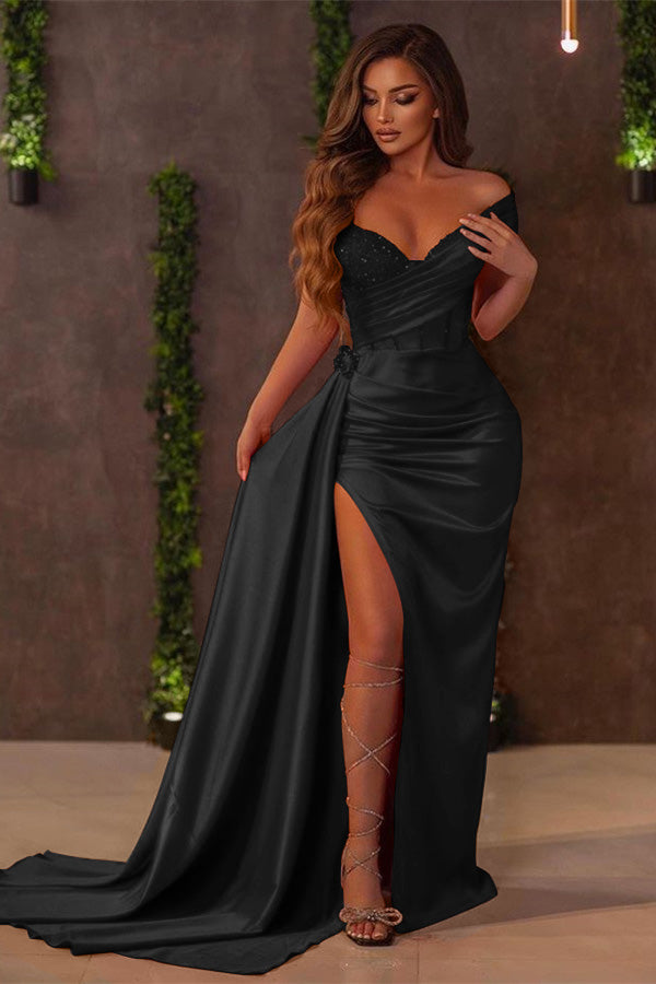 Vestido de festa comprido verde escuro com decote em coração e folhos, estilo sereia, em cetim e racha