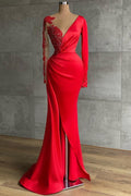 Robe de soirée longue rouge à manches longues, col en V, satin et dentelle, style sirène avec fente