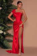 Vestido de fiesta largo rojo de sirena sin tirantes con hombro descubierto y abertura frontal