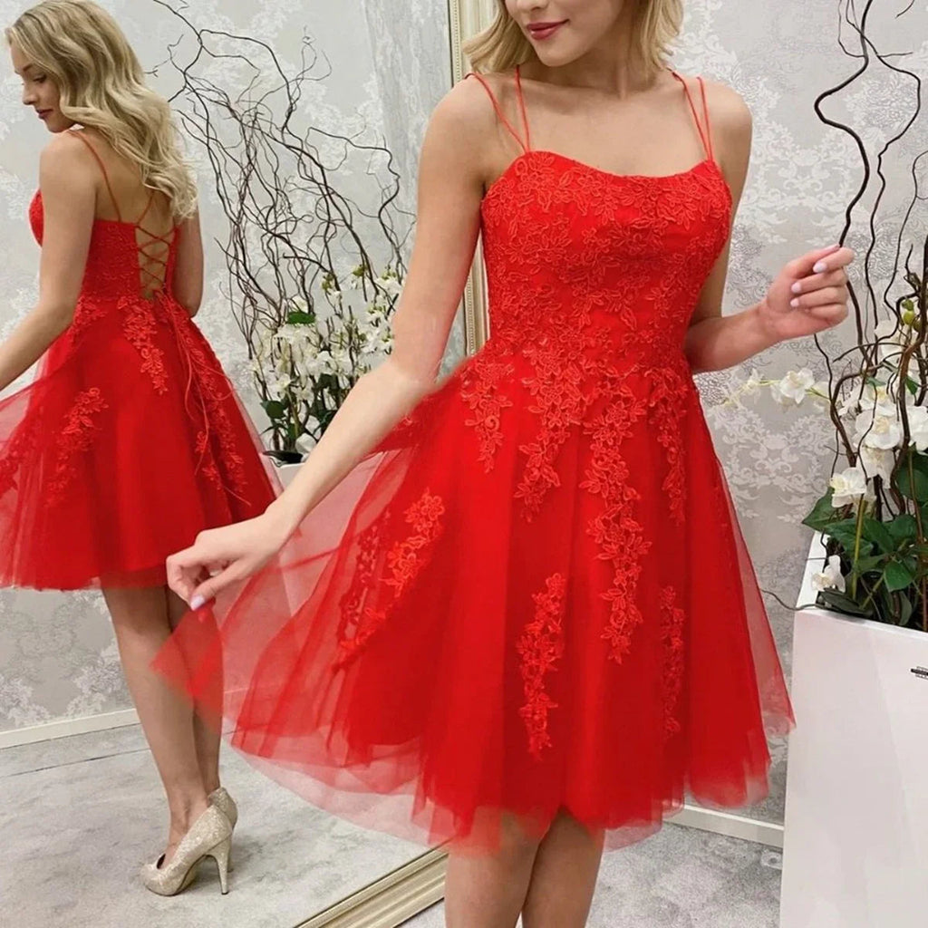 Vestido de Fiesta para el Baile de Graduación y Homecoming Rojo Corto en Línea A Sin Tirantes de Tul con Encaje y Espalda Descubierta