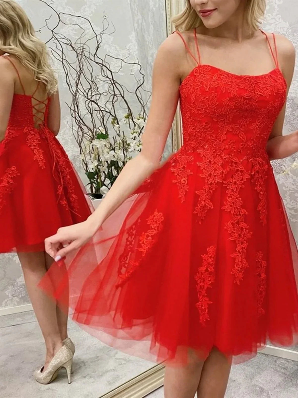 Rot Kurzes A-Line Trägerlos Tulle Spitze Rückenfreies Abschlussball Homecoming Kleider
