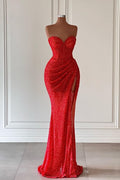 Abito da Sera Lungo Sirena Senza Maniche con Scollo a Cuore, Spacco e Paillettes Rosse