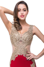 Rote Meerjungfrau-Kleider mit V-Ausschnitt und bodenlangen Applikationen