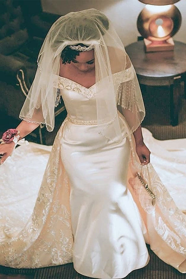Retro Trägerlos-Nixen-Hochzeitskleid mit Überschleppe
