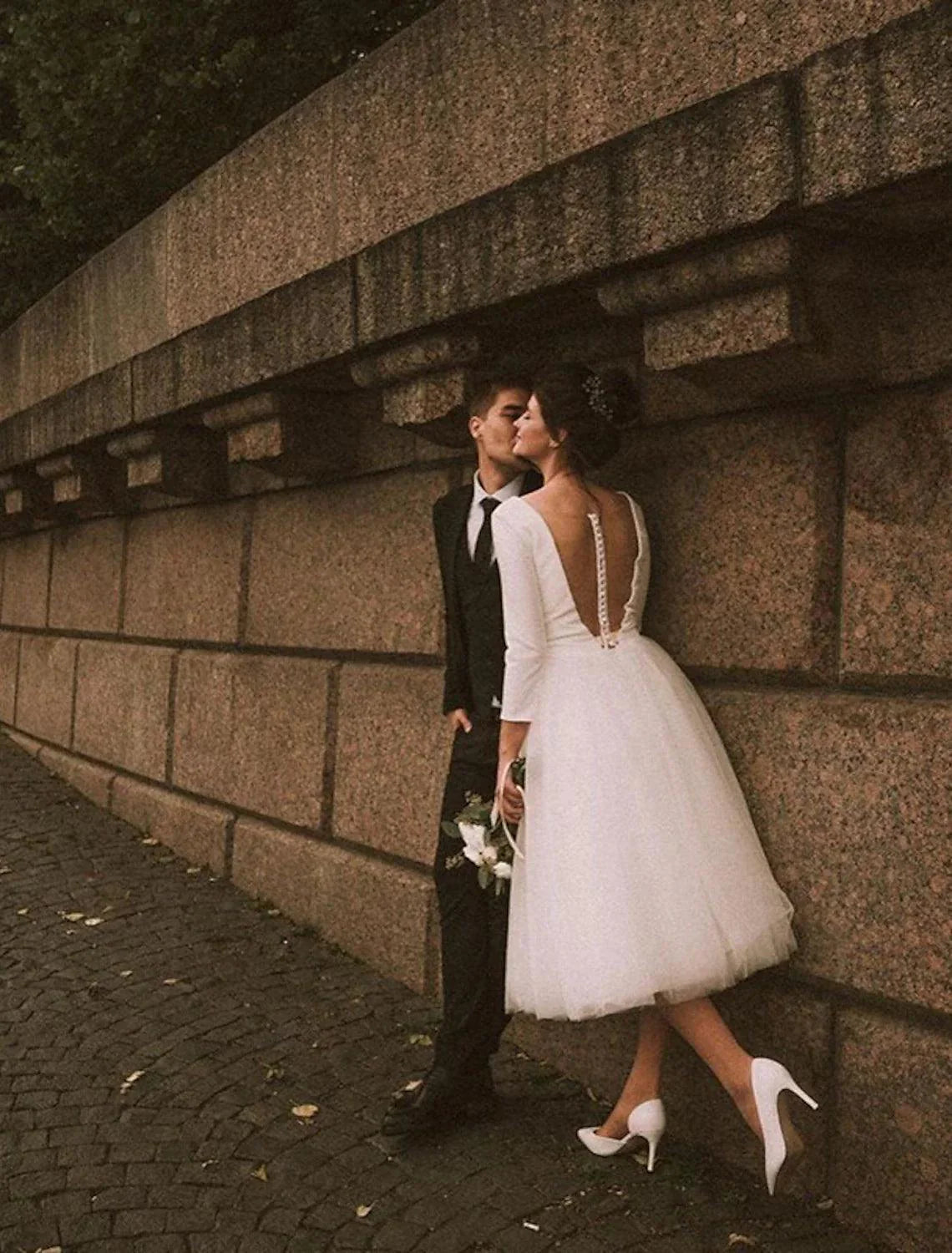 Reception Vintage 1940s / 1950s Little White Dresses Fall Wedding Dresses A-Line V Neck Long Sleeve Tea Length Satin Bridal Gowns With Solid Color