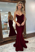Vestido de Noche Largo Color Borgoña Sin Espalda Estilo Sirena con Escote Corazón