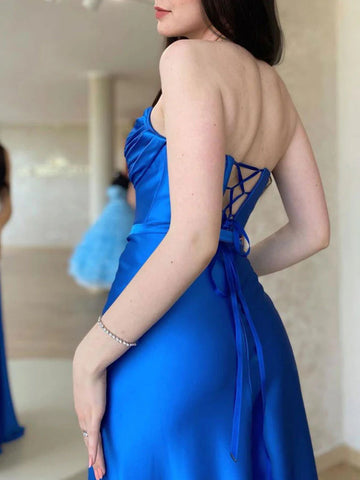 Königsblaues langes A-Linien-Kleid aus Satin mit offenem Rücken und Schlitz