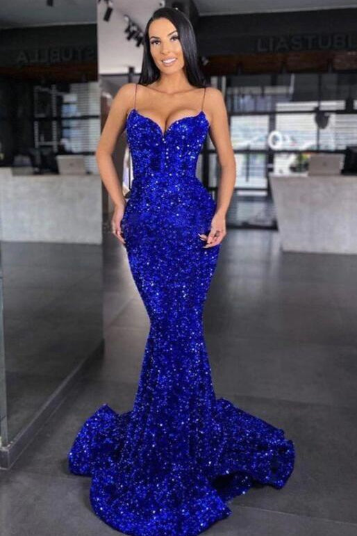 Vestido de festa comprido azul royal com decote em coração e alças finas, lantejoulas e sereia