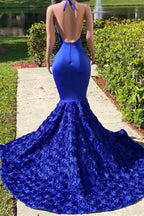 Vestido de festa comprido azul royal com decote em V e costas abertas, estilo sereia