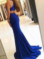 Vestido de baile comprido azul royal em cetim sereia com racha