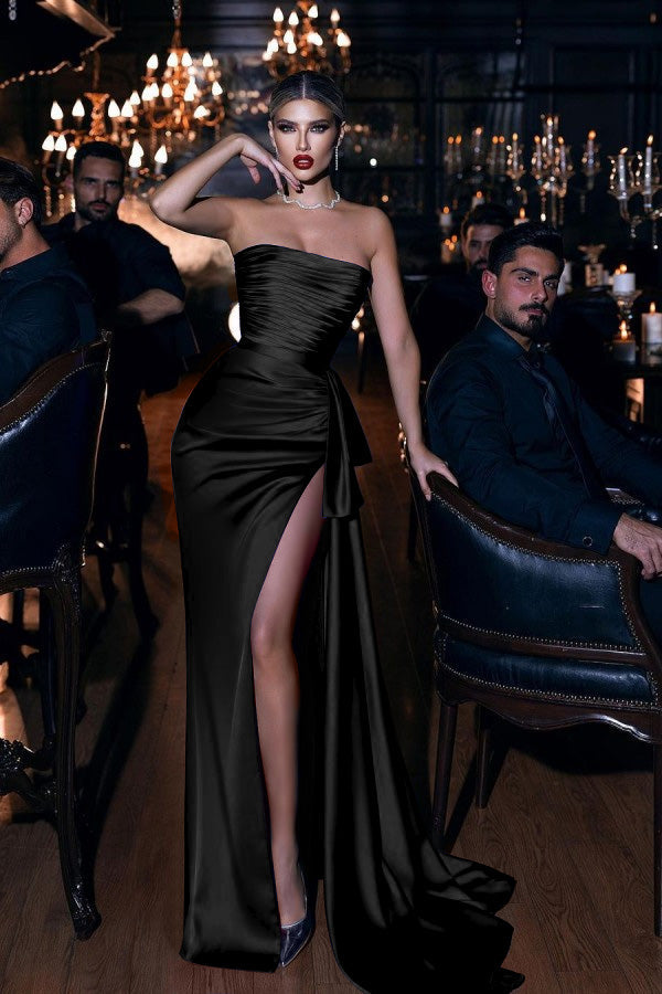 Vestido de noite comprido de cetim sereia sem alças cor vinho com racha