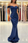 Vestido de noche largo de sirena en azul marino oscuro con escote corazón y caída de hombros
