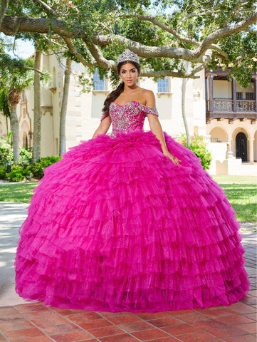 Vestido de festa de quinze anos com folhos e ombros à mostra da House of Wu 26081