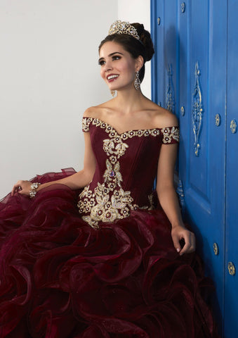 Schulterfreies Kleid mit Rüschen von House of Wu LA Glitter 24041