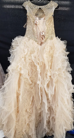 Ärmelloses Quinceanera-Kleid mit Rüschen von House of Wu 26835