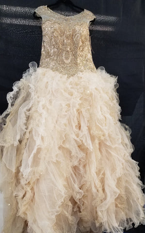 Ärmelloses Quinceanera-Kleid mit Rüschen von House of Wu 26835