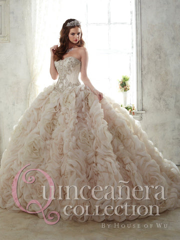 Vestido de festa de quinze anos sem alças com folhos da House of Wu 26800