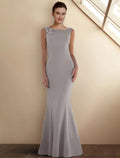 Meerjungfrau/Trompete Kleid für die Brautmutter, elegant, mit Rundhalsausschnitt, Sweep/Pinselzug, ärmelloses Stretch-Chiffon, kurzes Jackenkleid mit Applikationen