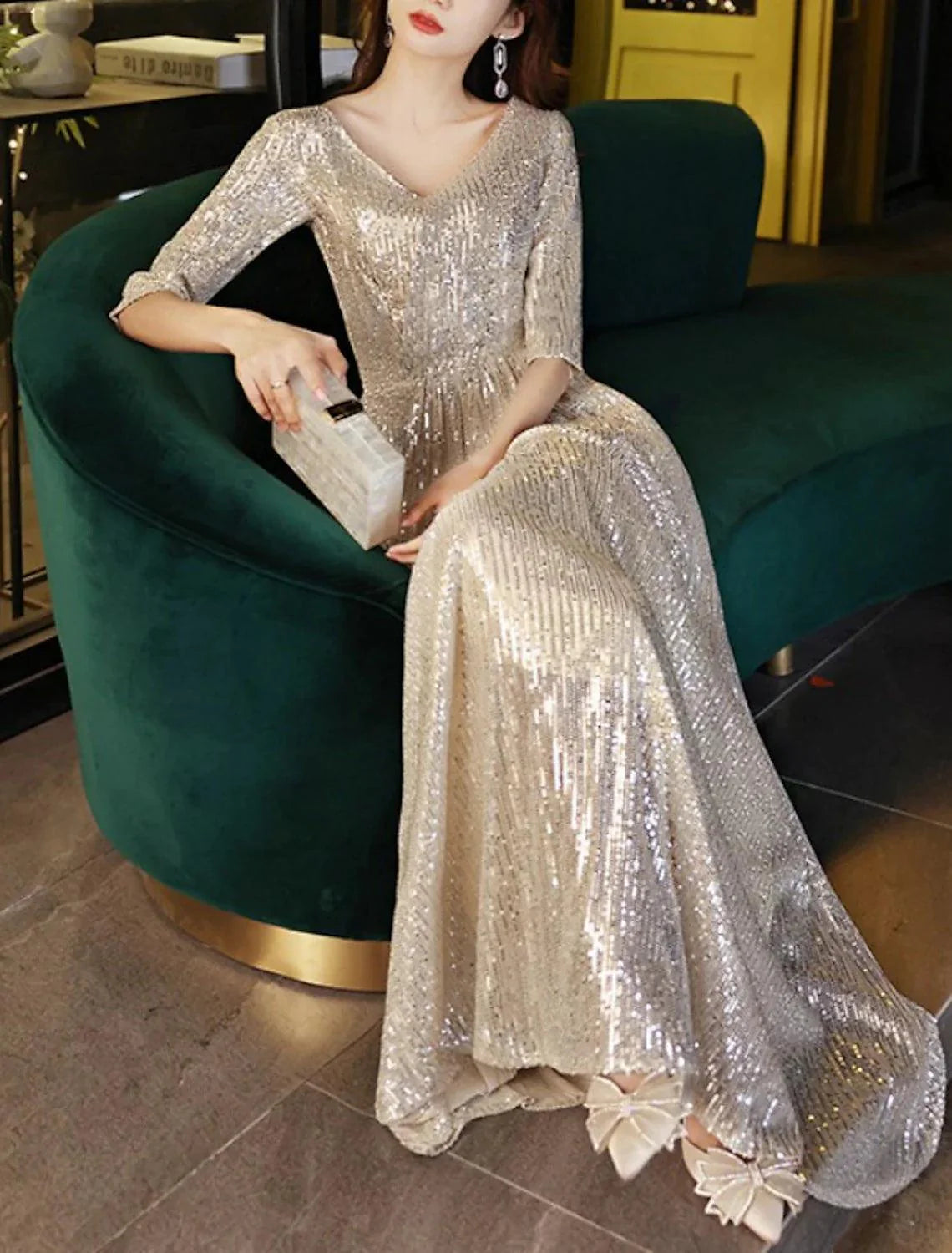 Vestido de festa tubinho/coluna para mãe da noiva, convidada de casamento, elegante, com brilho e decote em V, comprimento até ao chão, com lantejoulas, meia manga e pregas