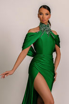 Langes Meerjungfrau-Ballkleid aus Satin mit hohem Ausschnitt und Schlitz