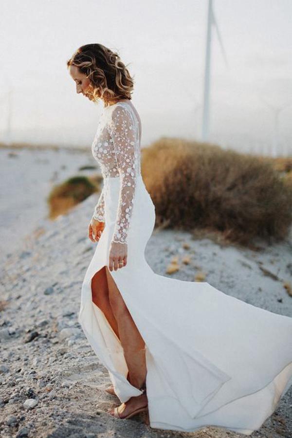 Trägerloses Brautkleid mit Spitzenrücken und Seitenschlitz
