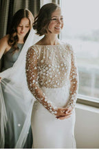 Trägerloses Brautkleid mit Spitzenrücken und Seitenschlitz