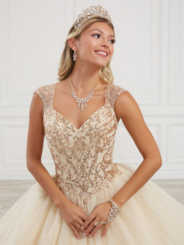 Quinceanera-Kleid mit Pailletten und Flügelärmeln von Fiesta Gowns 56418