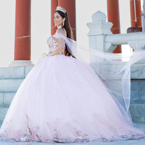 Ballkleid mit Pailletten und Cape-Ärmeln von Cinderella Couture 8064J