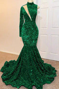 Vestido de festa comprido verde sereia com lantejoulas, gola alta e mangas compridas