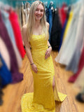 Vestido de noche largo formal estilo sirena sin tirantes y sin espalda con lentejuelas y abertura alta