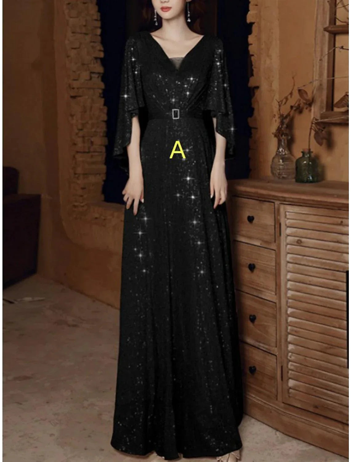 Vestido de mãe da noiva com bainha/coluna, elegante, com brilho e cintilante, pequeno, decote em V, comprimento até ao chão, lantejoulas, manga curta com pregas, pregadeira de cristal