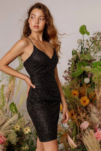 Reizvolles schwarzes V-Ausschnitt-Abendkleid ohne Ärmel mit Pailletten für den Homecoming-Ball