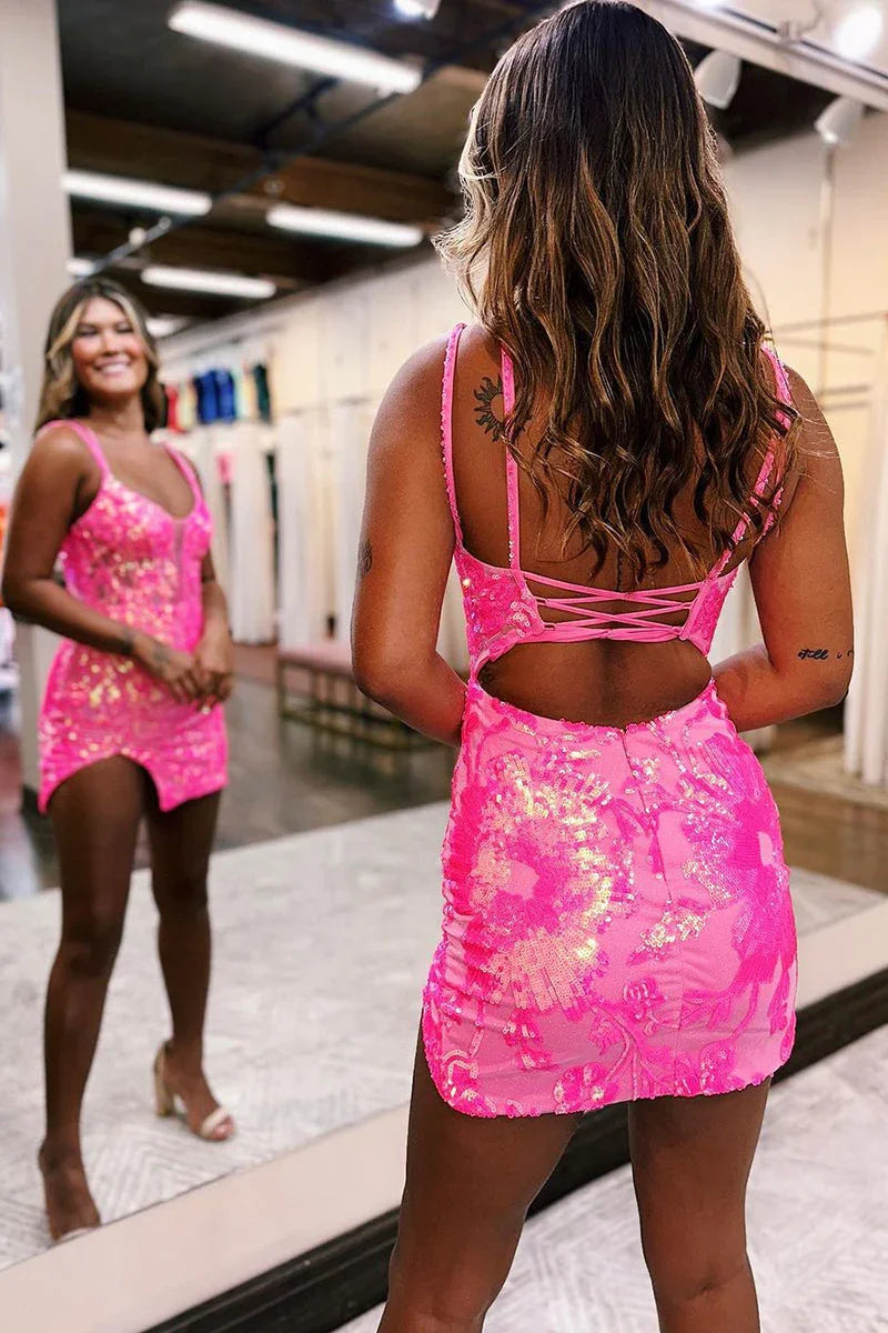 Kleid mit tiefem V-Ausschnitt, Pailletten-Applikationen und kurzer Länge für den Homecoming-Ball