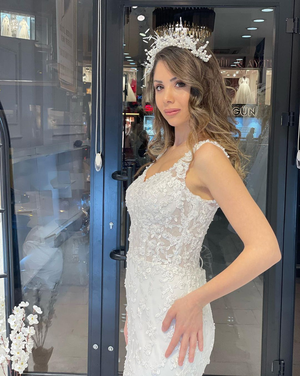 Sexy bodenlanges Trägerkleid mit Herzausschnitt, ärmelloses Meerjungfrau-Spitzenhochzeitskleid mit Schleppe