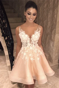 Verführerisches Trägerkleid mit V-Ausschnitt und Applikationsblumen für den Homecoming-Abend – Kurzes Ballkleid