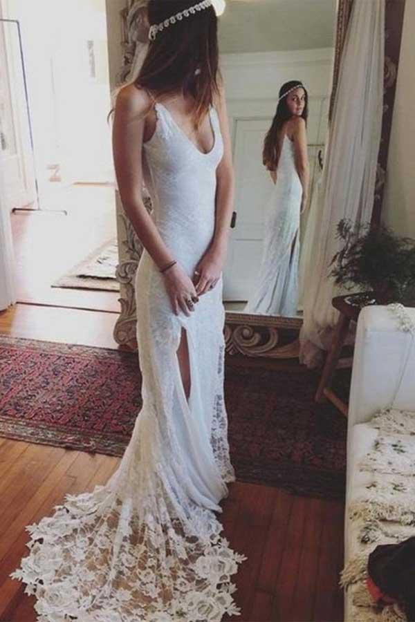Trägerloses Brautkleid mit Spitzenrücken, Schaufelausschnitt, Seitenschlitz und Schleppe