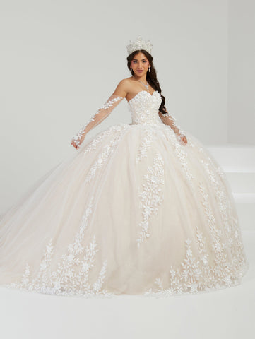 Transparentes Quinceanera-Kleid mit Cape-Handschuh von House of Wu 26070