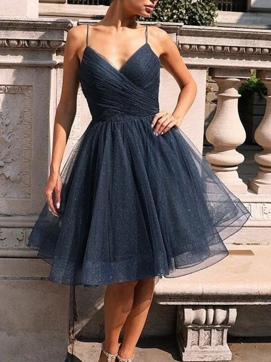 Glänzendes kurzes A-Linien V-Ausschnitt Träger Tüll-Formal-Homecoming-Kleid