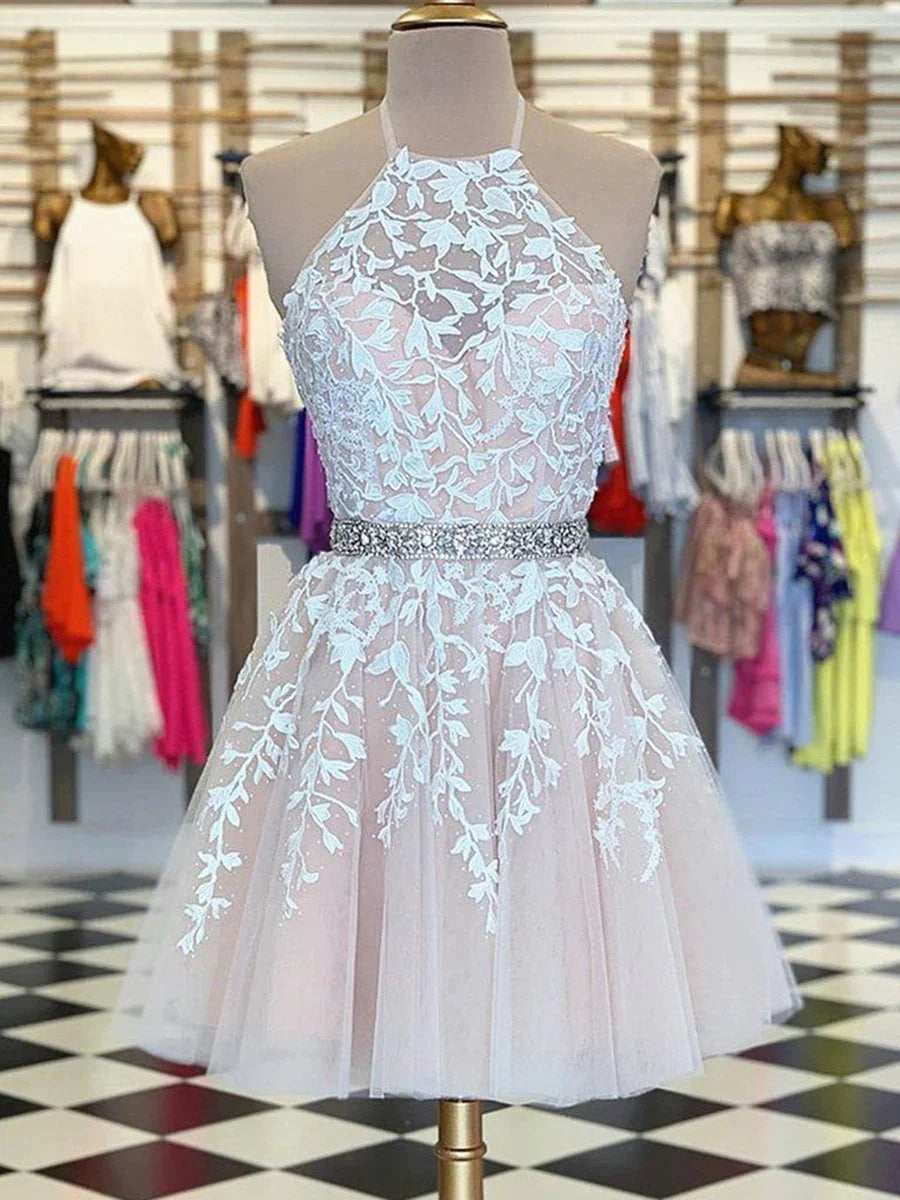 Kurzes A-Linien Träger-Spitzen-Tüll-Homecoming-Prom-Kleid ohne Rücken