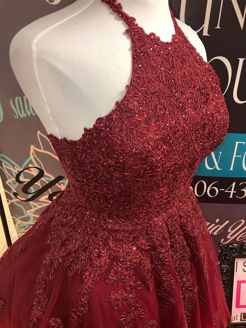 Kurzes A-Linien Träger-Spitzen-Tüll-Prom-Homecoming-Kleid ohne Rücken