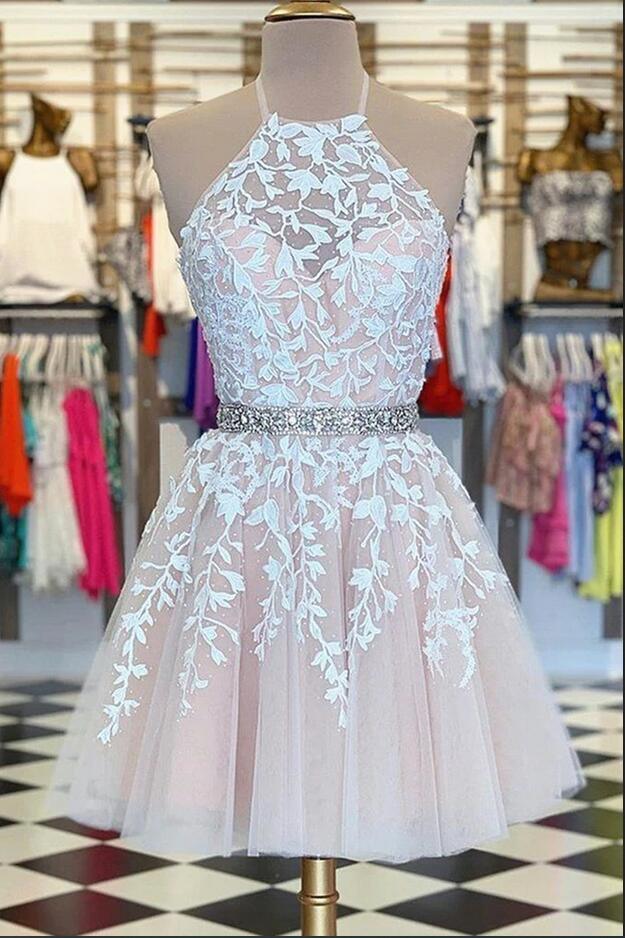 Vestido de fiesta corto en línea A con tirantes altos, tul de encaje y faja con abalorios
