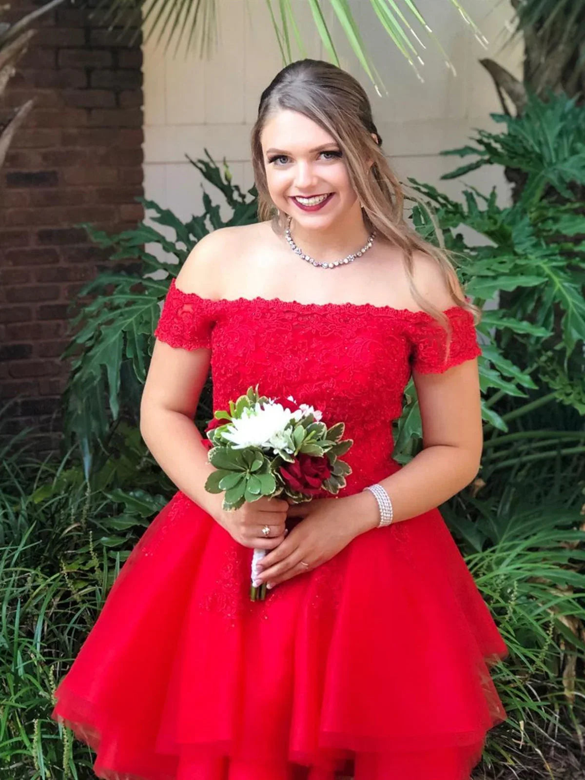 Kurzes A-Line Off the Shoulder Spitze Tulle Rot Abschlussball Homecoming Kleider