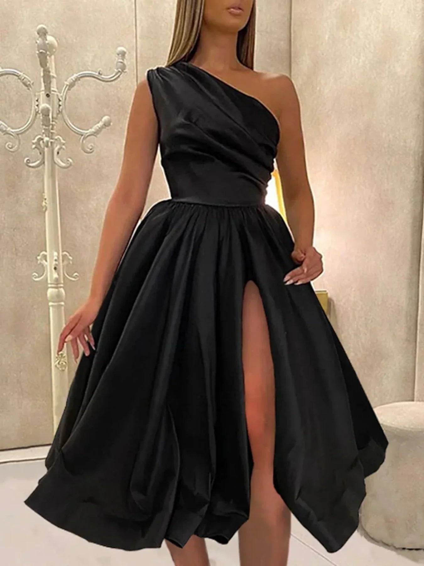Kurzes A-Linien-Formelles Prom-Homecoming-Kleid mit Ein-Schulter-Satin und Seitenschlitz