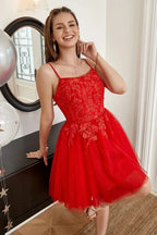 Kurzes A-Linien-Promkleid mit Rundhalsausschnitt, Rückenfreiem Tüll und Spitze in Rot Homecoming-Kleider
