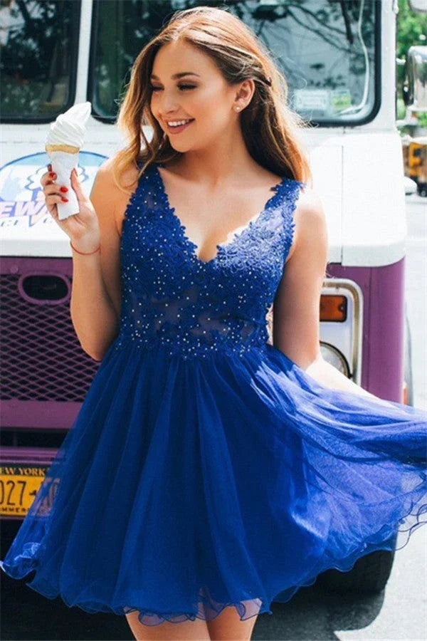 Kurzes A-Linien-V-Ausschnitt-Applikationen-Spitzen-Trägerloses Ballkleid