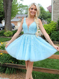 Robe de bal dos nu en tulle avec applications de dentelle et encolure en V courte en ligne A