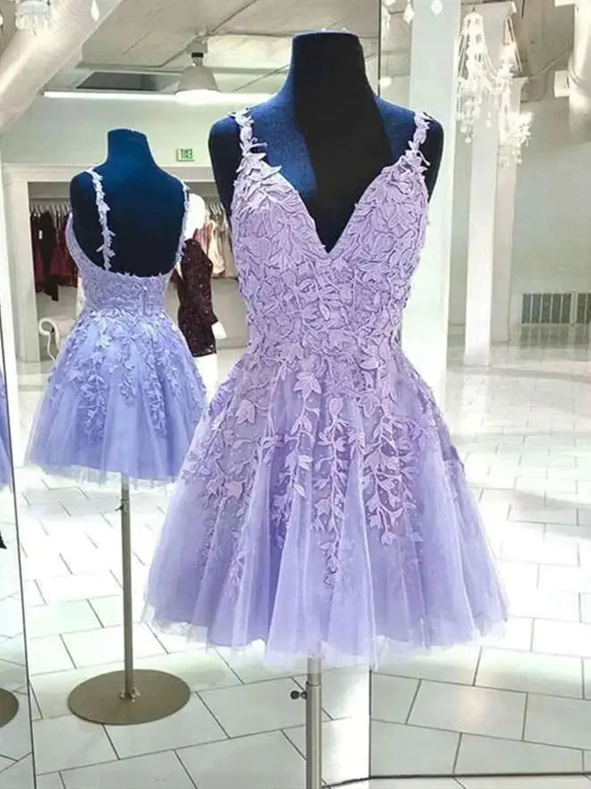 Kurzes A-Linien-Promkleid mit V-Ausschnitt, Rückenfreiem Tüll und Spitze in Pink Homecoming-Kleider