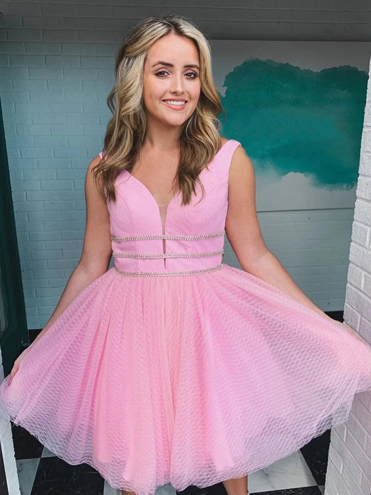 Kurzes A Line V-Ausschnitt Tulle Abschlussballkleid Rosa Homecoming Kleider